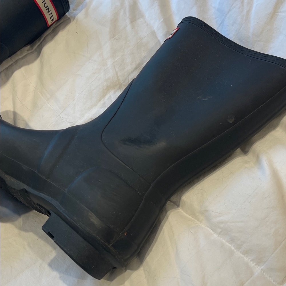 Hunter Women’s Mid-calf  Classic Black Rain Boots - Picture 3 of 4